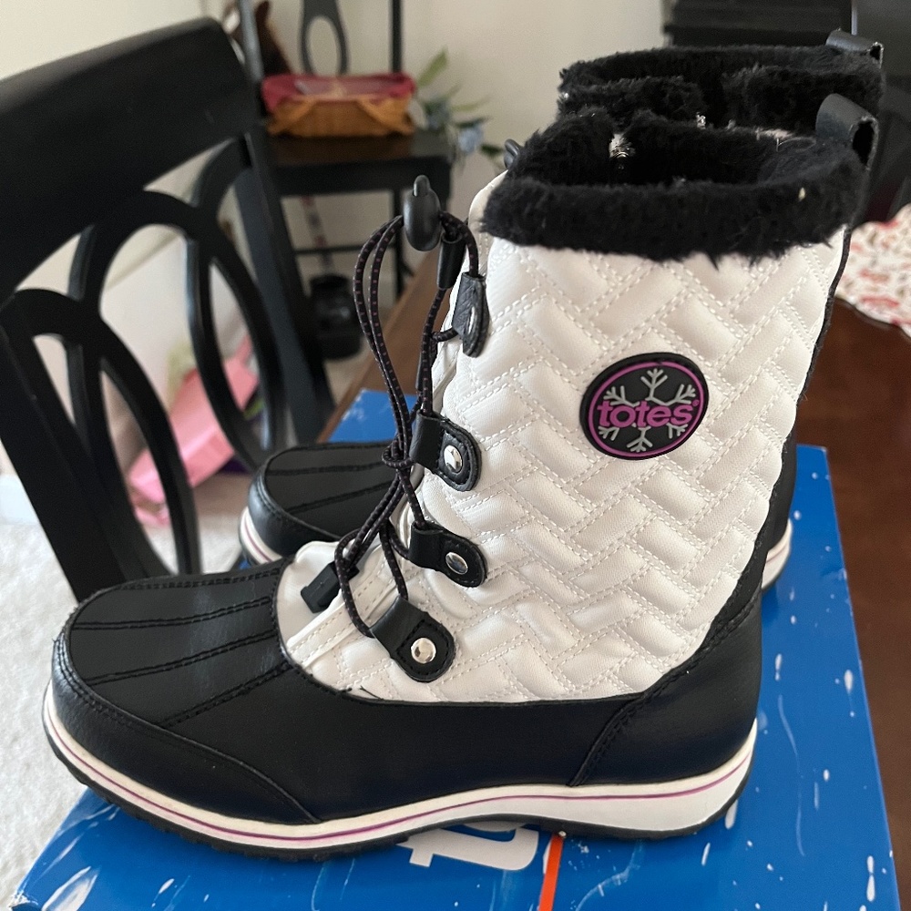 Girls totes boots